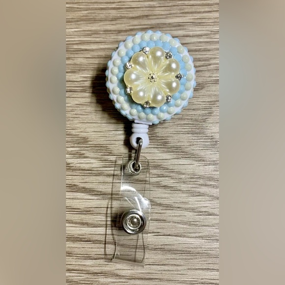 Handmade Blue & Green Pearl Flower Badge/ID Retractable Alligator Clip - Picture 2 of 4